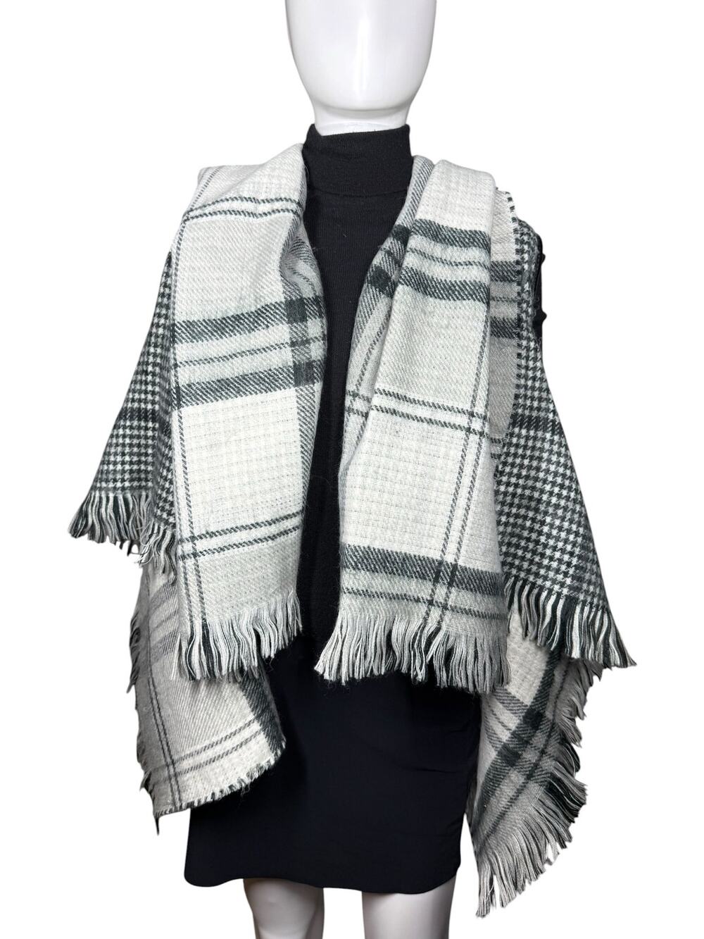 Echo Reversible Cozy Gray and Black Classic Houndstooth Plaid Fringe Ruana
